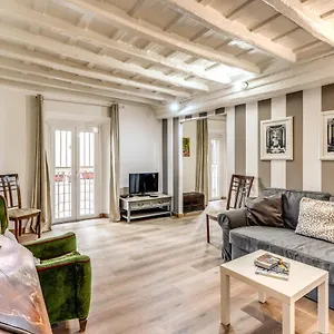 Appartement Lovely Spacious Near The Colosseum, Rome